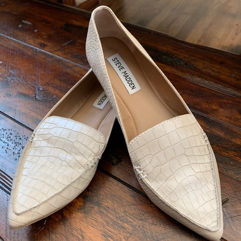 Steve Madden | taupe crocodile pointed loafers